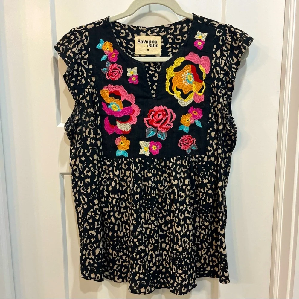 Savanna Jane Animal Print Boho Embroidered Top Blouse Size Medium Flutter Sleeve